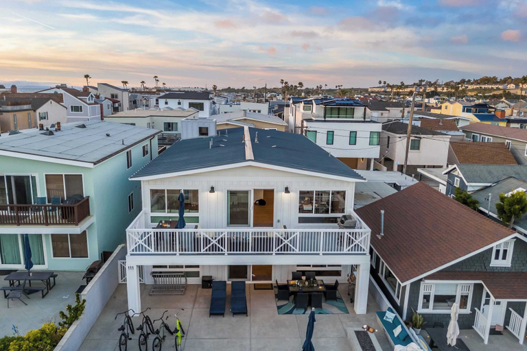 Exterior & Views 2, Ocean Breeze II by Avantstay Steps to the Beach!, Orange