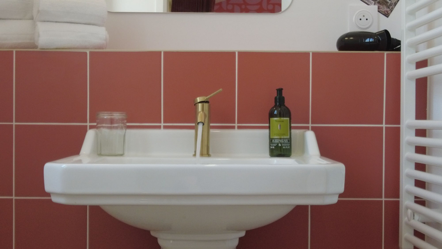 Bathroom 4, Grand Juste, Bouches-du-Rhône