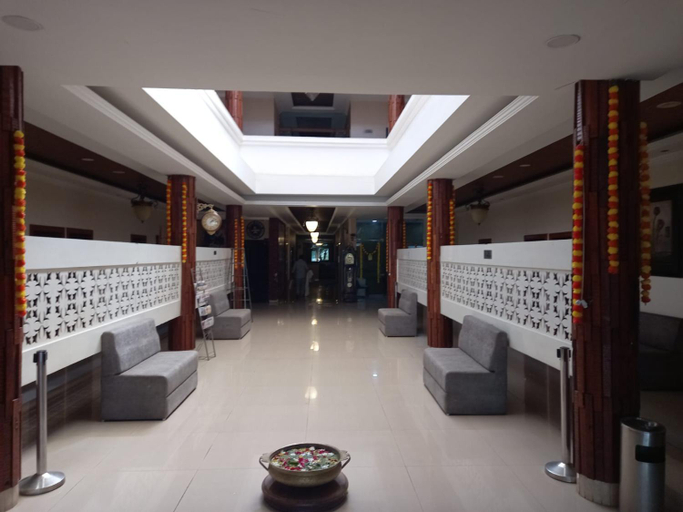 Others 5, Hotel Heera Executive, Nandurbar