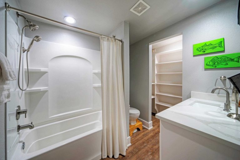 Bathroom 4, Simpatico by Avantstay Pool, Near Birding Center, Nueces