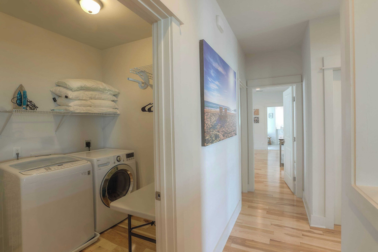 Others 5, Dunn Inn 2 by Avantstay Walk to Beach, Pool Access, Sleeps 17!, Walton