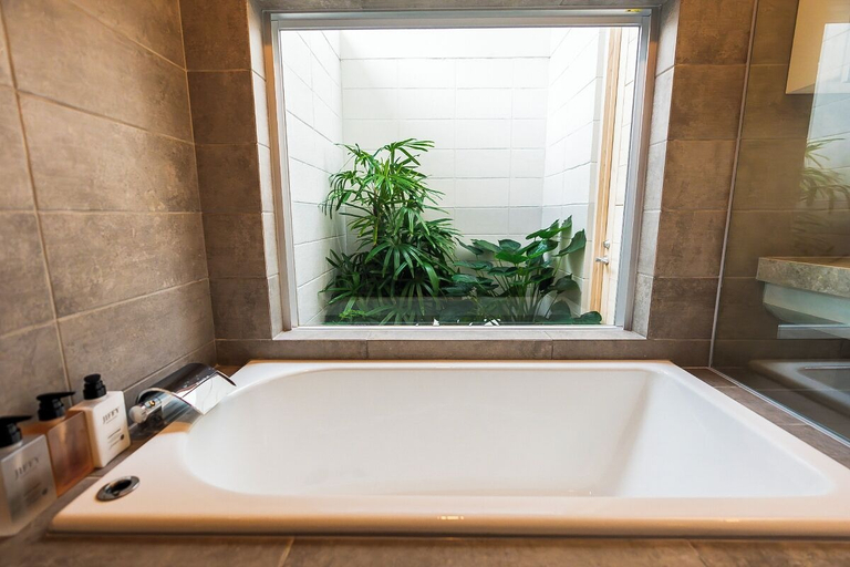 Bathroom 3, CORAL ISLAND, Nago