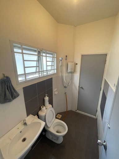 Bathroom 3, Lovely Homestay 911 ( Setia indah ), Johor Bahru