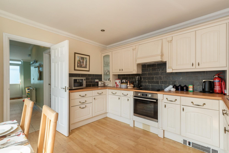 Others 5, Sunningdale - Beach Side Cottage Sea Views Parking, Pembrokeshire