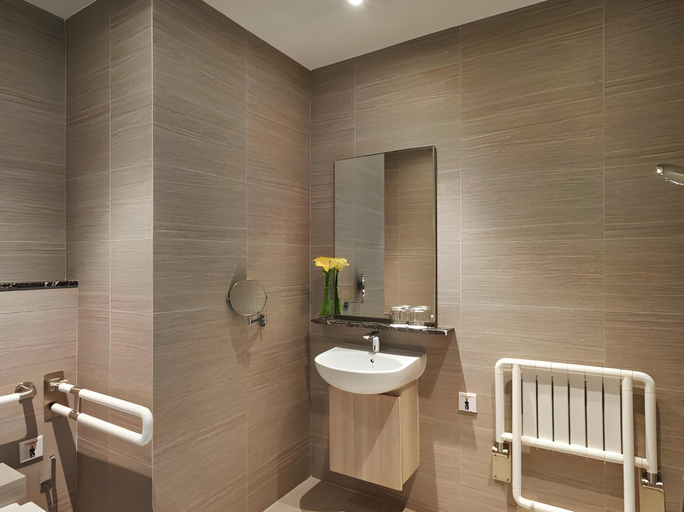 Bathroom 13