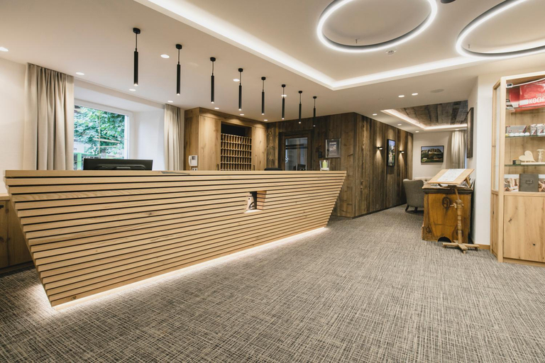 Public Area, Schwarzer Adler, Landeck