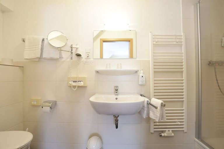 Bathroom 4, Landhotel Albers, Hochsauerlandkreis