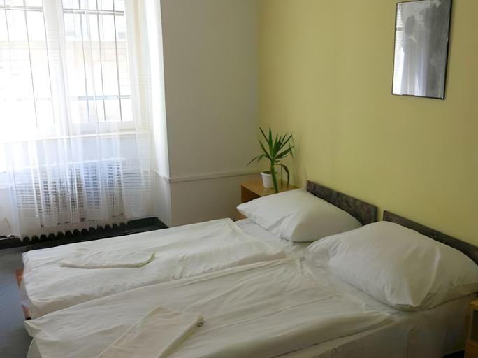 Bedroom 2, Dominik Panzio, Budapesti