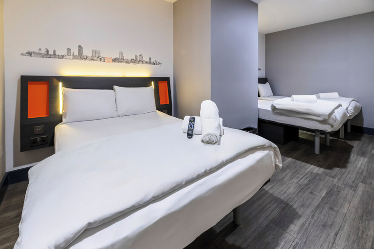 Bedroom 3, easyHotel Leeds, Leeds