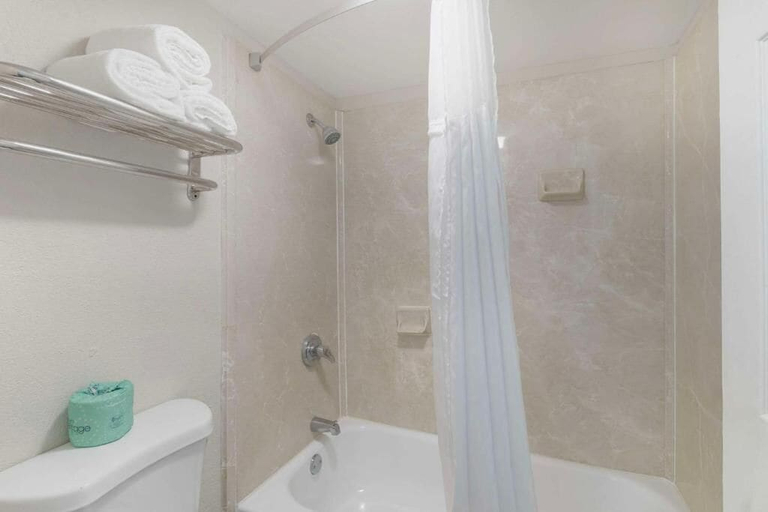 Bathroom 5, Downtown Inn & Studio Suites, Shelby