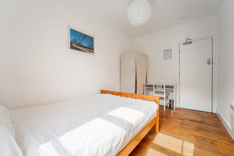 Bedroom 3, No 13 Georgian Shared House - By Clifton Short Lets, Bristol