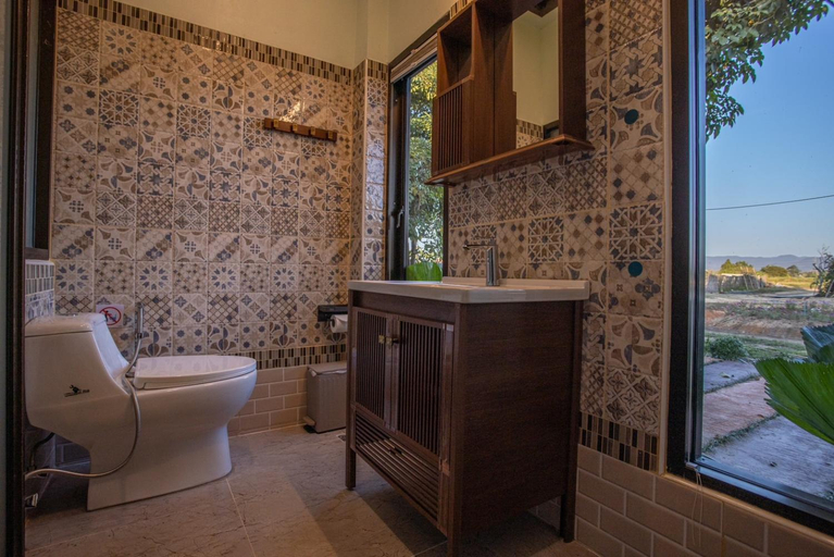 Bathroom 10