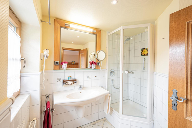 Bathroom 3, Hotel Birgsau, Oberallgäu