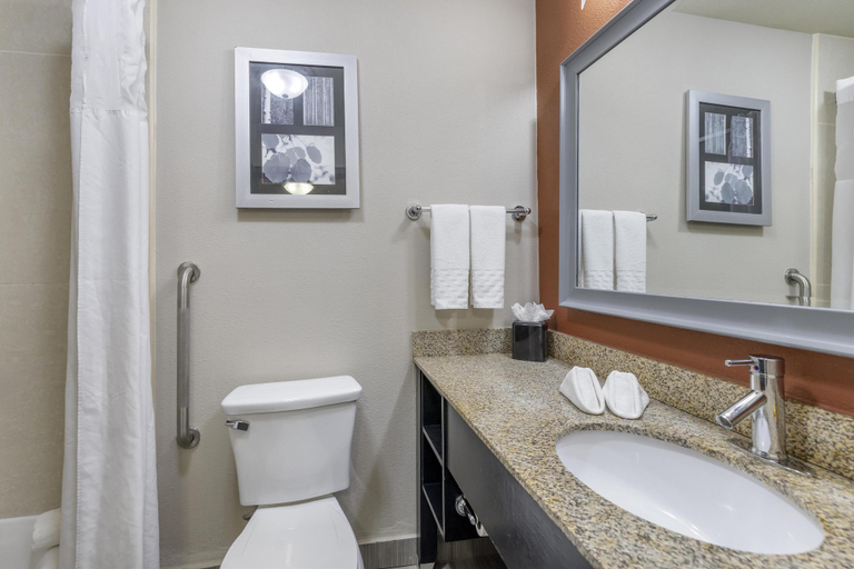 Bathroom 4, Best Western Plus Lee's Summit Hotel & Suites, Kansas City