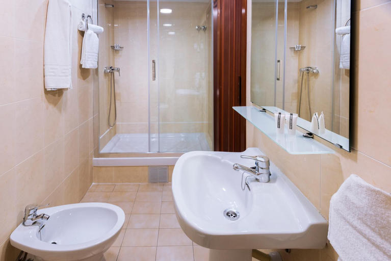 Bathroom 3, Hotel Catalunya Express, Tarragona