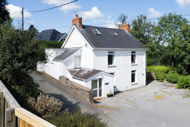 Room 4, Melbourne - Sea Views and Parking, Pembrokeshire