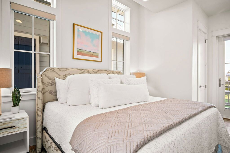 Bedroom 3, Beyond the Sea 113 Tai-c, Nueces