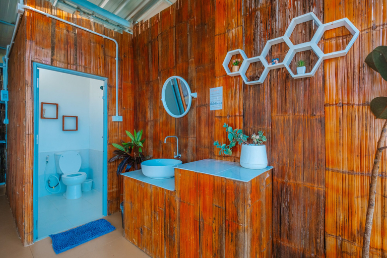 Bathroom, Long Hak Khao Camping Phu Chi Fa, Wieng Kaen