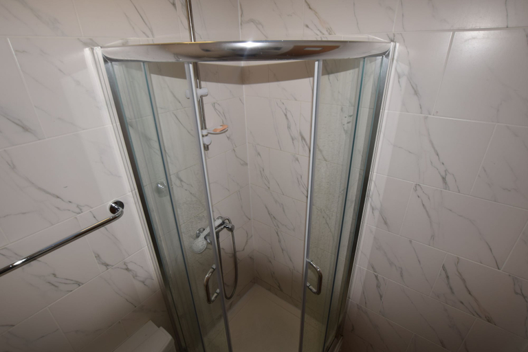 Bathroom 3, York Hotel, London