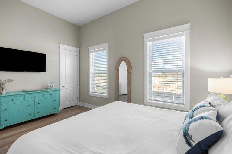 Bedroom 2, Mins to Beach Access + Pet-friendly + Golf Cart 30A White Sands by Avantstay, Walton
