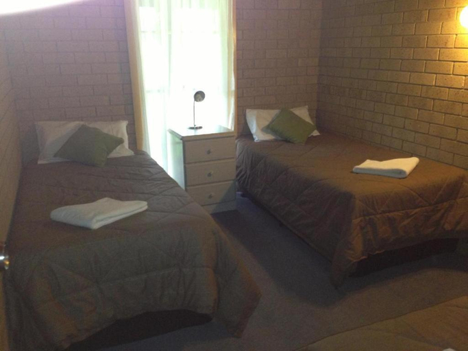 Bedroom 2, High Country Motor Inn Bright, Alpine - East