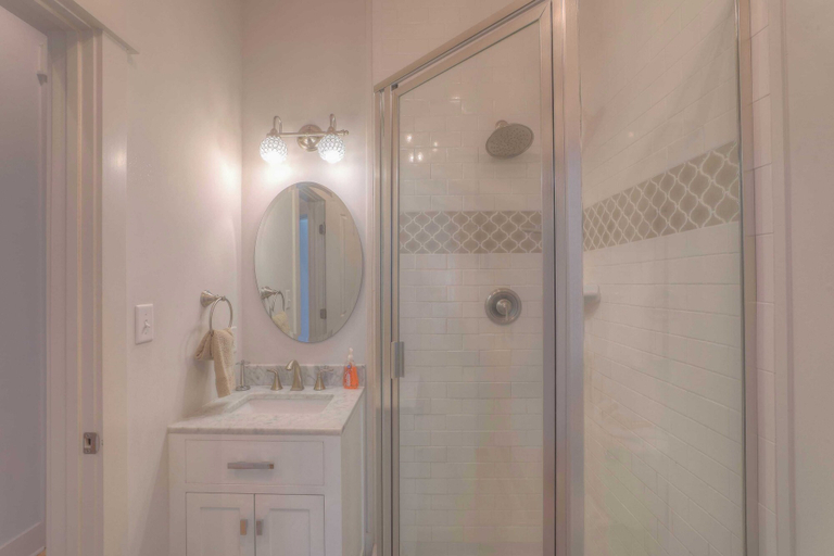 Bathroom 3, Dunn Inn 2 by Avantstay Walk to Beach, Pool Access, Sleeps 17!, Walton