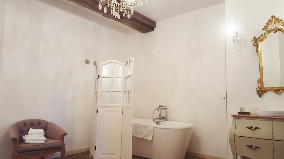 Bathroom 5, Château le Sallay, Nièvre