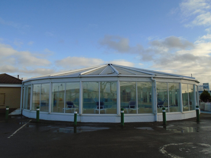 Exterior & Views, Caravan - Sleeps 8 - Decking - Pets Ok - Parking, Cambridgeshire