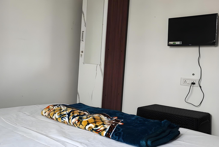 Bedroom 1, R.V Ruthra Lodge, Tiruppur