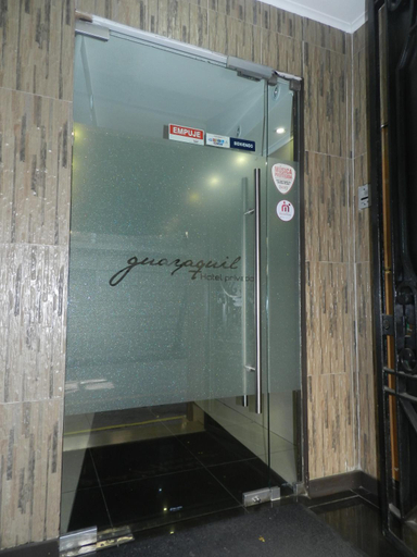 Others 4, Hotel Guayaquil, Santiago