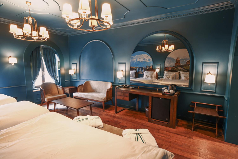 Others 4, Otel1924, Merkez
