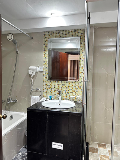 Bathroom 5, Golden Tulip Port Harcourt, Obio/Akp