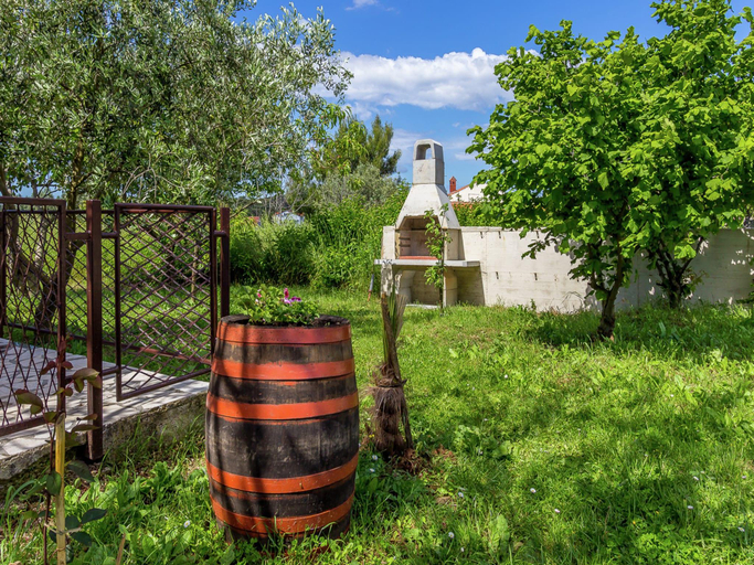 Others 5, Holiday home only 800 m from the beach, Pula