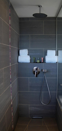 Bathroom 3, Hotel-Restaurant Lann Roz / Cote Cuisine, Morbihan