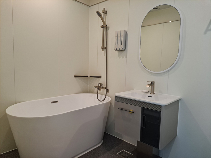 Bathroom 4, Ocean the point Hotel, Suyeong