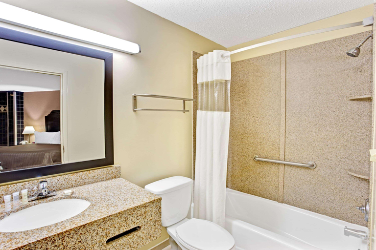 Bathroom 4, Howard Johnson by Wyndham Pikesville, Baltimore