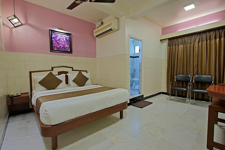 Bedroom 3, Mannars Yatri Nivas Hotel, Mysore