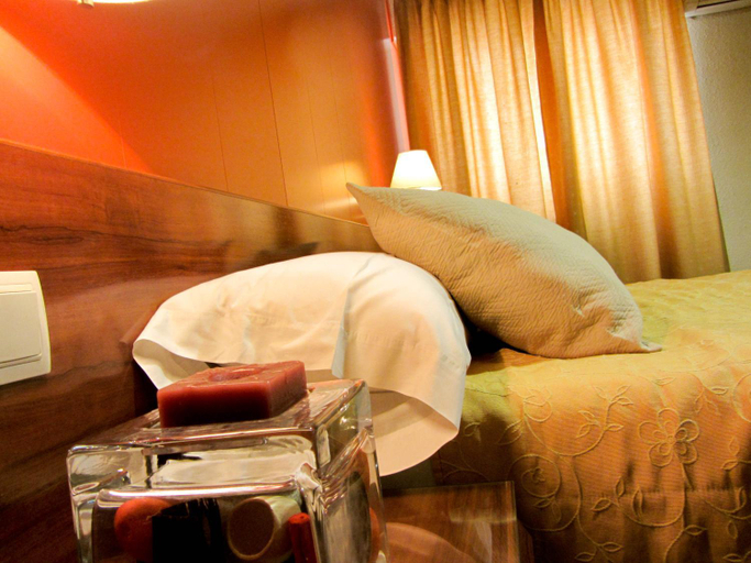 Bedroom 2, Hotel Avenida, Valencia