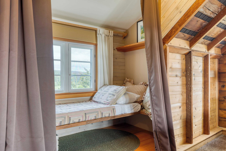 Bedroom 2, Maxwelton Aerie Bluffside Retreat w/ Sweeping Puget Sound Views + Firepit, Island