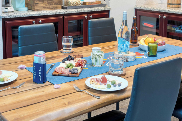 Food & Drinks 4, Ski Way by Avantstay Cozy Tahoe Home w/ Fireplace & Balcony, Washoe