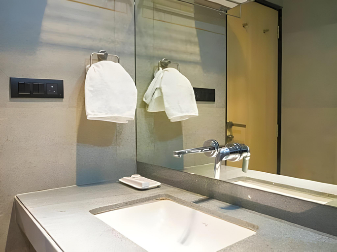 Bathroom 3, Hotel Oriental Aster, Mumbai Suburban