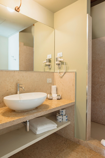 Bathroom 5, Le Greghe Resort, Verona