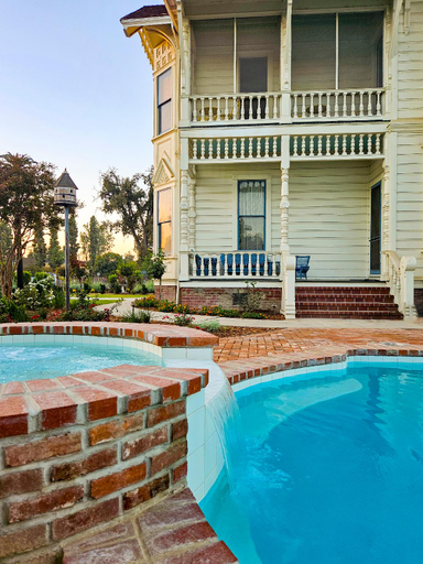 Sport & Beauty 2, The Jd Hyde Historic Inn, Tulare