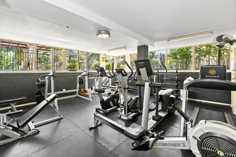 Room 3, Pineapple Palms - Resort 9 Pools Gym, Cairns