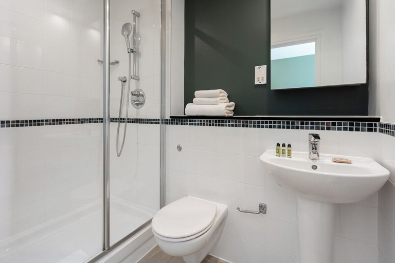 Bathroom 3, Marlin Aldgate Tower Bridge, London