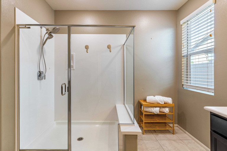 Bathroom 4, Luxe Indio Stay w/ Pool, Tiki Bar & Fire Pit Near Coachella Longfellow, Riverside
