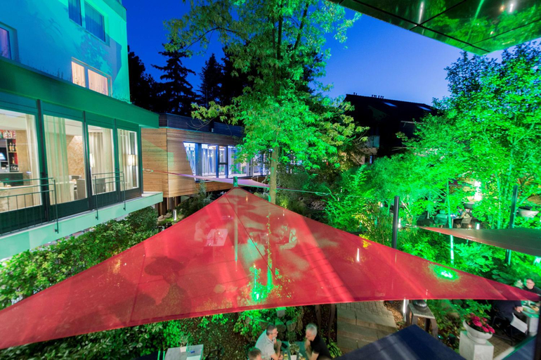 Exterior & Views