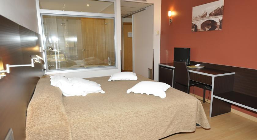 Bedroom 2, Hotel Palau de Girona, Girona