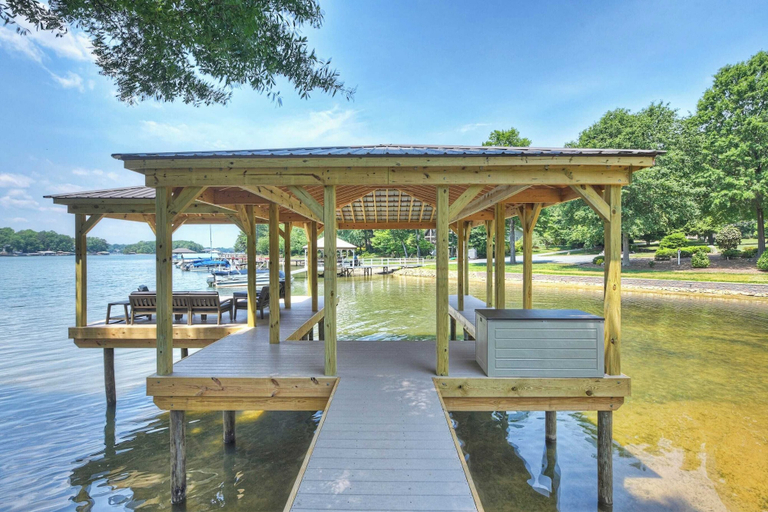Others 4, Dock Holiday by Avantstay Custom Home + New Dock, Mecklenburg