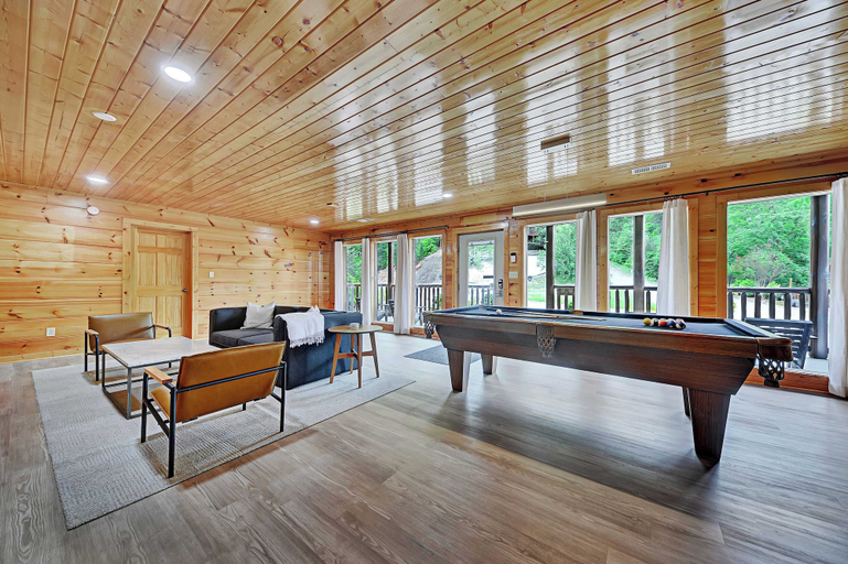 Others 3, Wilderness Rush by Avantstay Hot Tub + Views, Sevier